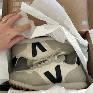 Veja Jogger~Size 7